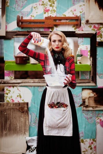 A tiéd leszek. Megmentelek. Tökéletes leszek. Jobb az előzőeknél. Majd én megmutatom! Majd meggyógyítom a lelked!...  Fotó: Anna Radchenko